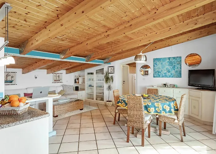 Attico La Bomboniera דירה *